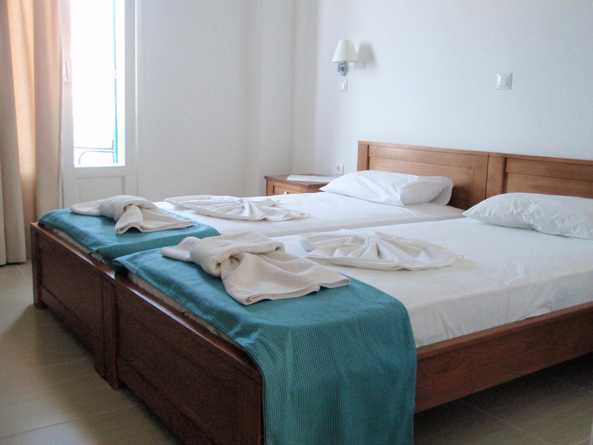 Mike Hotel Эгиалис Номер фото